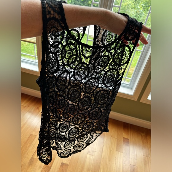 Size small, beautiful lace, crocheted, RW and Company tank top. - Picture 2 of 8